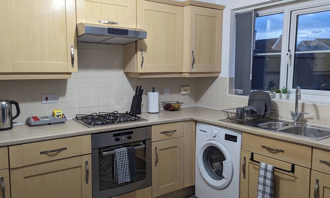 Burnley House | Inviting 4-Bed House in Burnley with Breakfast Included