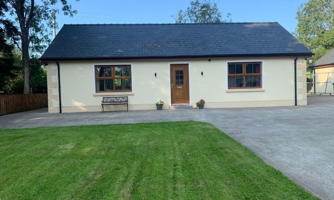 Belcoo House | Cozy Burnmon Cottage: Family-Friendly Retreat with Top Ratings