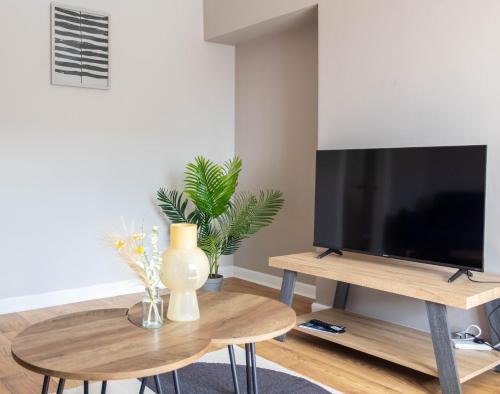 Livingston House | Burns House: Family & Pet-Friendly with Perfect Guest Ratings