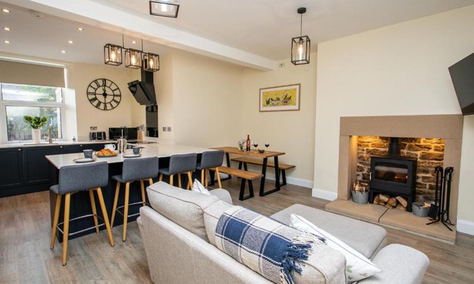 Wark House | Discover Burnside Cottage: 4-Star Pet-Friendly Retreat