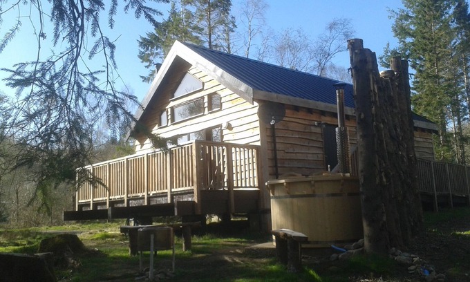 Taynuilt Cabin | Experience BURNSIDE: Well-Equipped Log Cabin with Ocean View