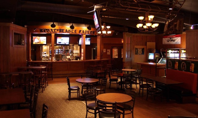 Thompson Hotel | Inviting Burntwood Hotel: Family-Friendly with Restaurant & Kitchen