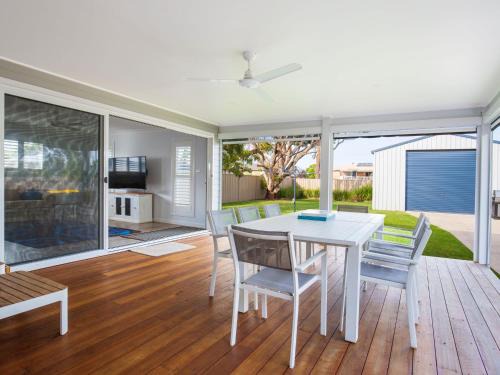 Culburra Beach House | Pet-Friendly Burra Days - 10 Min Walk to the Beach