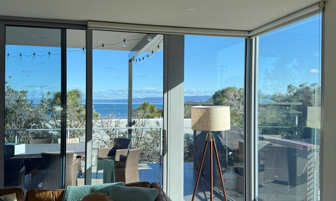 Coles Bay House | Stay at Burraneer: 10/10 Rated with Spa and Family Amenities