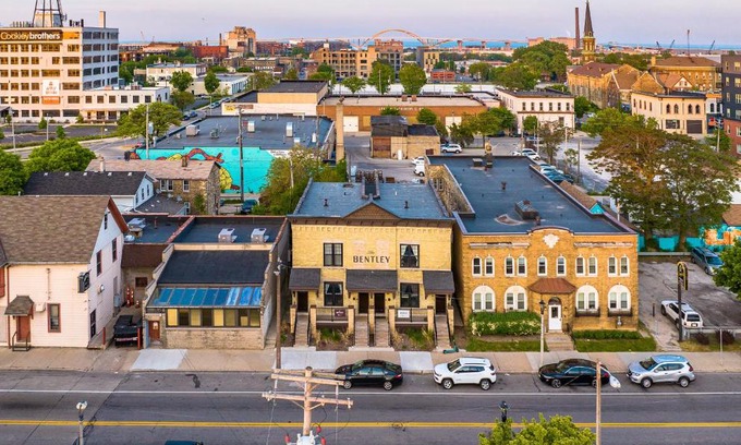 Fifth Ward House | Explore Bus Stop Sally: Eco-Friendly Stay in Walker's Point