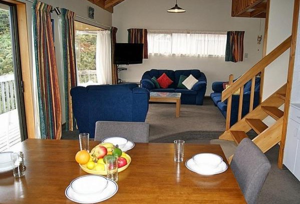 Tata Beach House | Family-Friendly Retreat at Bush Henge - Tata Beach Home