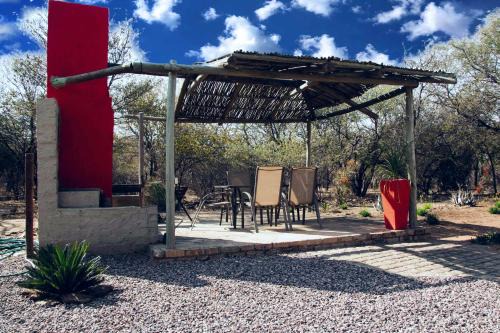 Lephalale Cabin | Cozy Bush Inn Lodge: Family-Friendly Dining Awaits You