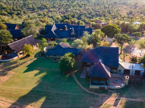 Rooiberg Cabin | Relaxing Stay at Bushveld Venue with Pool and Family Fun