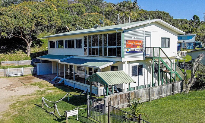 Happy Valley House | Expansive 6 Bedroom Holiday House on K'gari Island