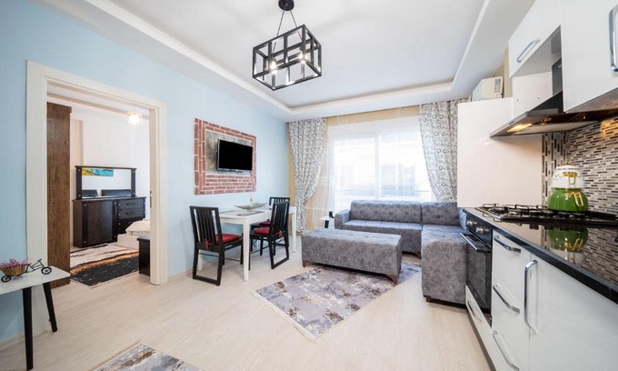 Konyaalti Apartment | Business-Friendly Retreat Steps from Konyaalti Beach