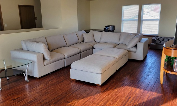 Belvidere House | Business Ready Newer Home with Pool & Breakfast Included
