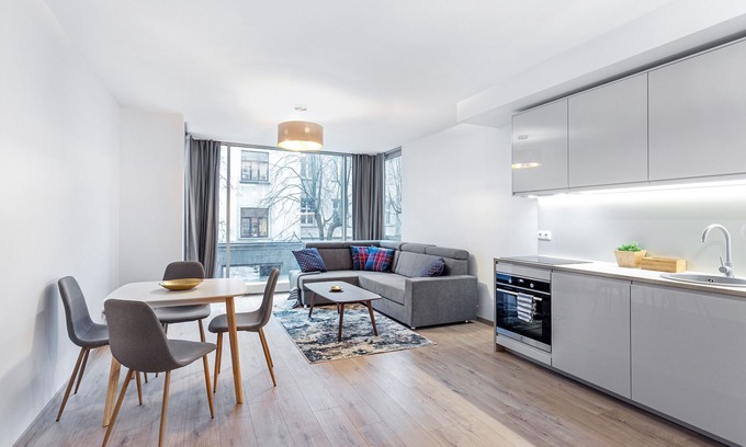 Old Town Apartment | Comfortable Business Jaksto Apartment with Kitchen & Breakfast