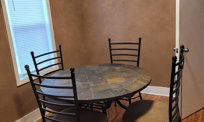 Jefferson City Apartment | Cozy Retreat for Business or Pleasure with Breakfast Included