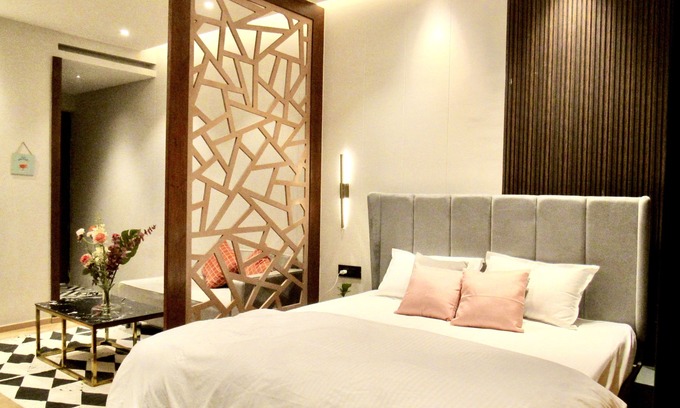 Noida Apartment | Convenient Business Apartment Near Expo Centre & Mall