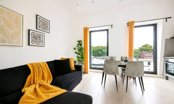 Ealing Apartment | Business Stay in Ealing | Steps to Tube Station