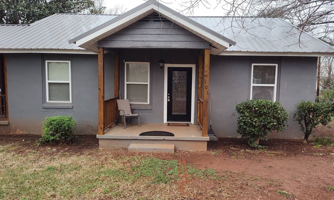 Startex House | Convenient Location for Business Travelers Near Major Highways