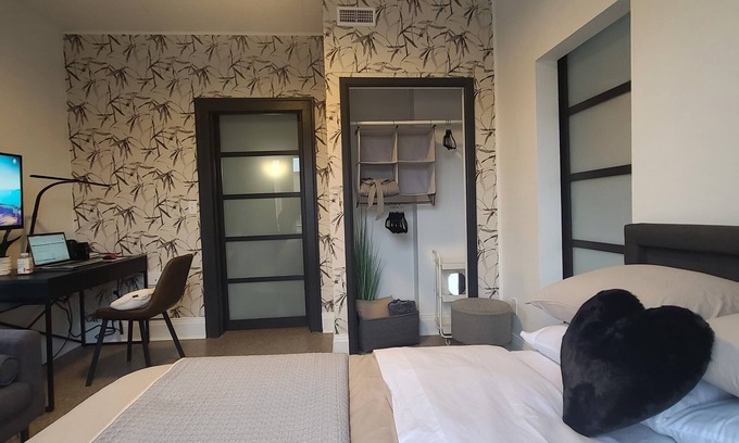 Kingsville Apartment | Prime Downtown Kingsville Suite with Pool & Spa Amenities