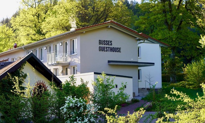 Waldsee House | Discover Busses Guesthouse: Family-Friendly & Accessible Stay