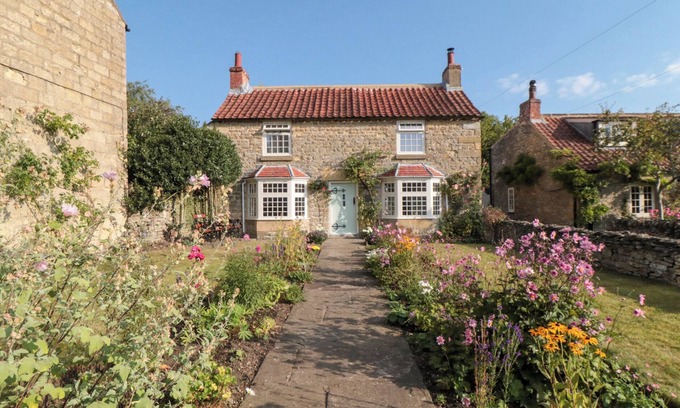 Lockton Cottage | Cozy Bute Cottage: Pet-Friendly Retreat in Pickering