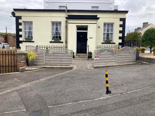 Newcastle House | Buttercup Cottage: Guest Rated 9.8, Perfect for Families