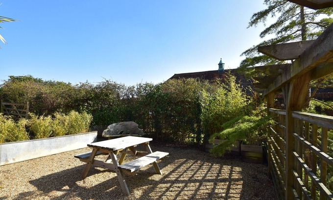 Rye Cottage | Inviting Stay at Buttercup Cottage: Pet Friendly & Breakfast