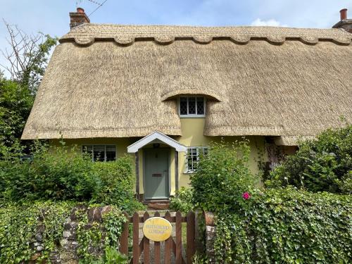 Hartest House | Charming Buttercup Cottage in Hartest - Pet & Child Friendly