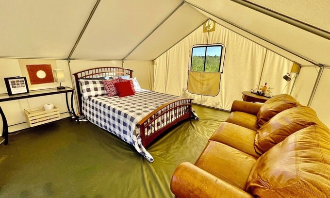 Monument Cabin | “Butterfly” Cozy Rustic Glamping + Outdoor Tub