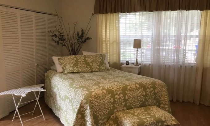 Mount Dora House | Relax at Butterfly House: Lake View & Eco-Friendly Amenities