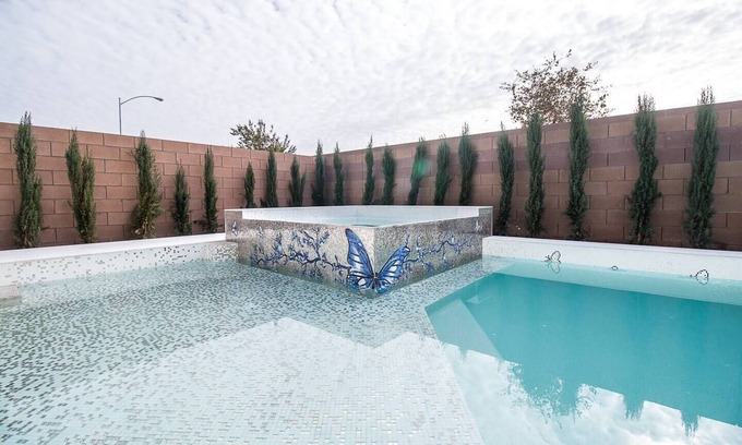 Sovana House | Relax at BUTTERFLY Lounge: Pool & Spa near the Strip