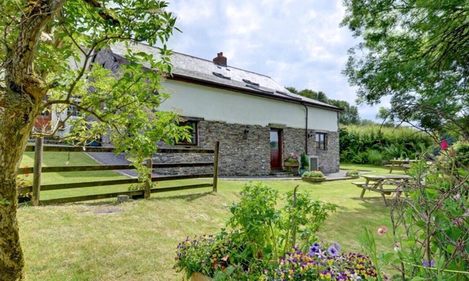 Brayford House | Button Stable - Family-Friendly Three Bedroom Retreat