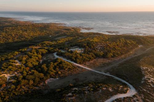 Bungaree House | Beachfront Escape at Buttons By The Beach on King Island