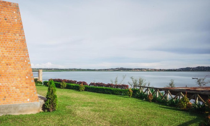 Entebbe Cabin | Relax at Buvi Lodge: Oceanfront Stay with Pool & Spa