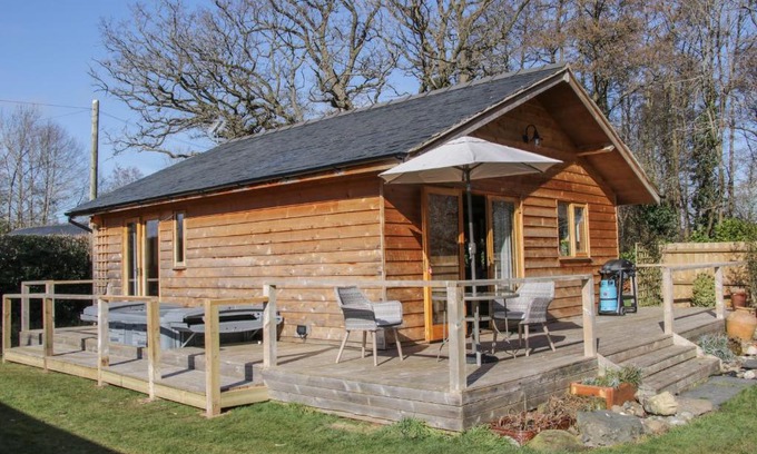 Felton House | Welcoming Buzzard Lodge: A 4-Star Family Retreat