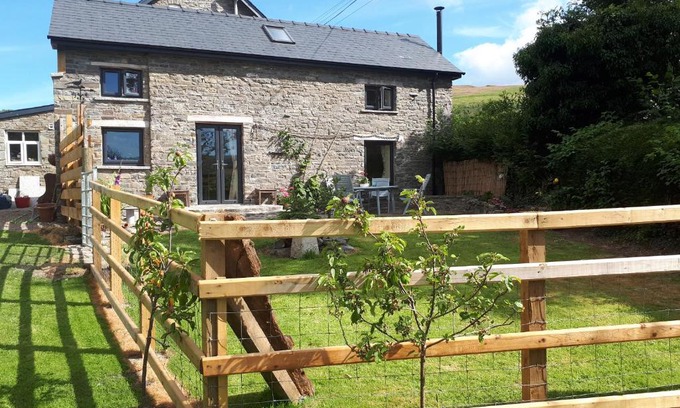 Builth Wells House | Pet-Friendly Retreat at Buzzards Breg - 4-Star Rated Stay