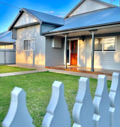 Hay House | Buzzin'