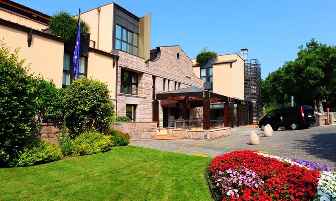 Assisi Hotel | Experience Comfort at BV Grand Hotel Assisi with Pool & Spa