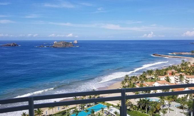 Ixtapa Condo | Unforgettable BVG Penthouse with XL Ocean View Deck