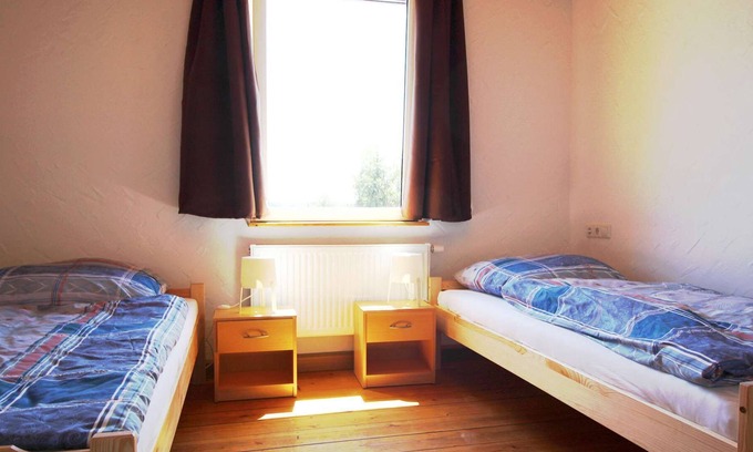 Suppingen Apartment | BW06 friendly 4 room fitter's apartment in Laichingen with washing machine and WiFi