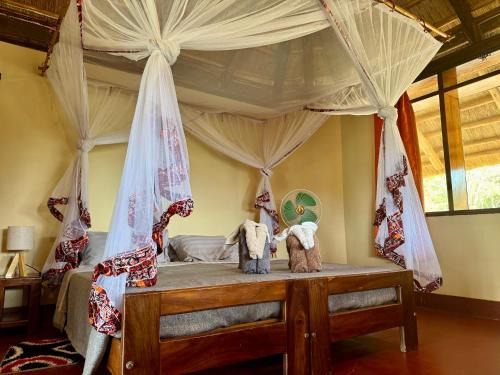 Pakwach Cabin | Enjoy Nature at Bwana Tembo Safari Camp with Pool & Breakfast