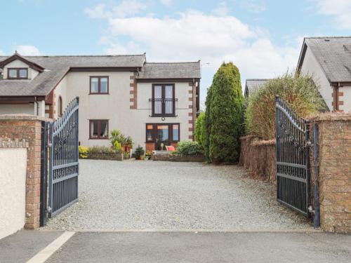 Llangefni House | Discover Bwlch Y Gwynt Bach: 4-Star Gem Rated 9.6/10