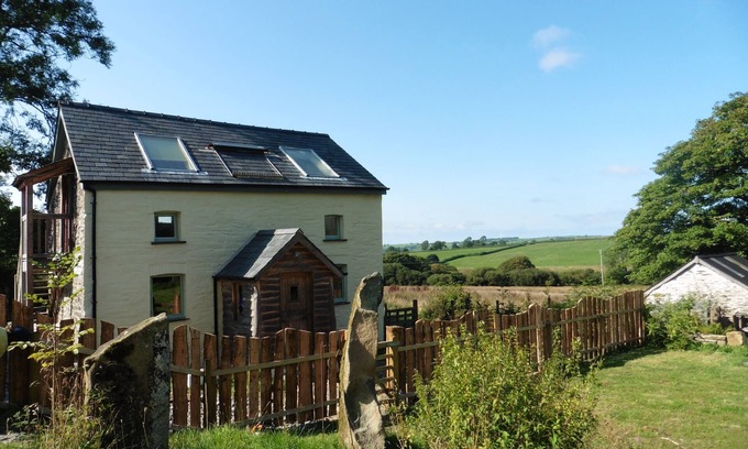 Crymych Cottage | Pet-Friendly Bwthyn Bran: Cosy Cottage by Preseli Hills