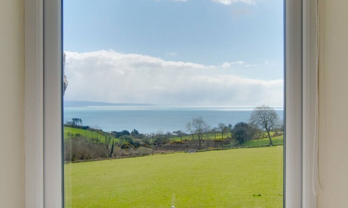 Criccieth House | Welcoming Bwthyn Ednyfed - Family-Friendly Home for 6