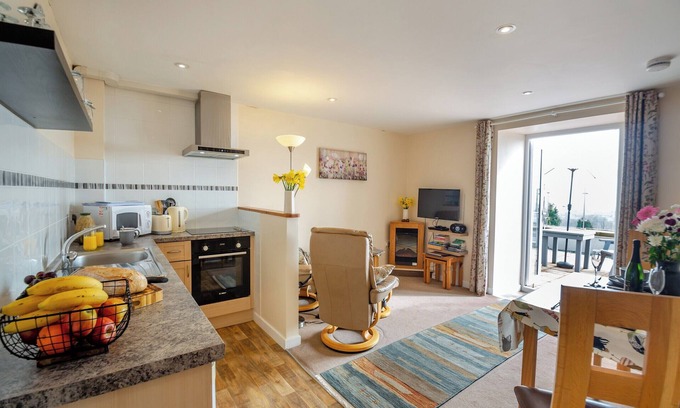 Rhyd-y-clafdy Cottage | Cozy 1 Bedroom Retreat with Ocean Views in Pwllheli
