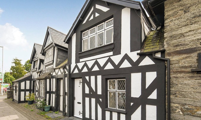 Machynlleth Cottage | Discover Unique History at a Quirky Welsh Cottage Retreat