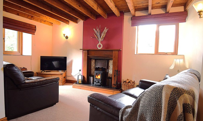 Cwrt House | Comfortable Bwthyn y Cipar - Two Bedroom Retreat for Families