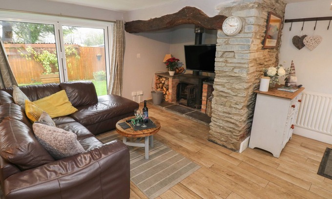 Crymych Cottage | Pet-Friendly Stay at Bwthyn Y Jacdo with Breakfast Included