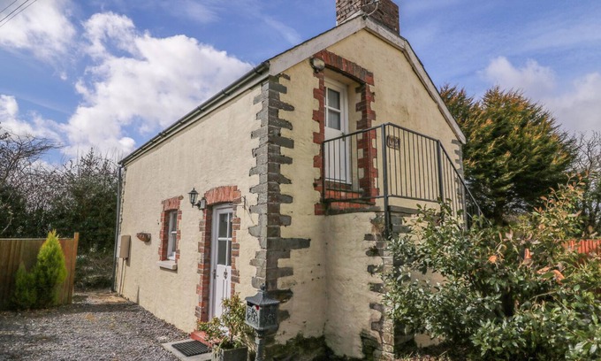 Crymych Cottage | Pet-Friendly Getaway at BWTHYN Y JACDO in Crymych