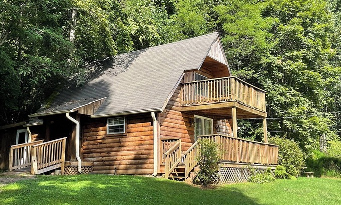 Hillsville Cabin | "By Still Waters" Serene cabin by pond in Hillsville