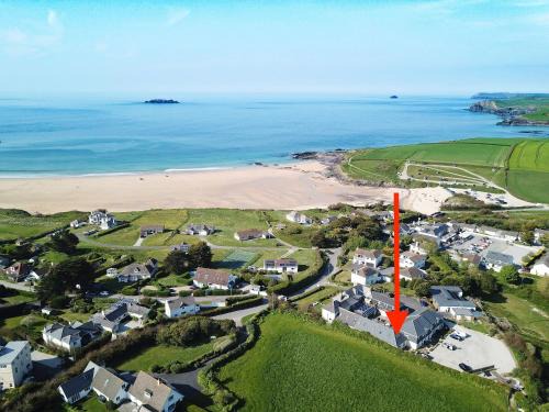 Harlyn Apartment | Beachfront Retreat at Harlyn Bay – Pet Friendly & Family Fun