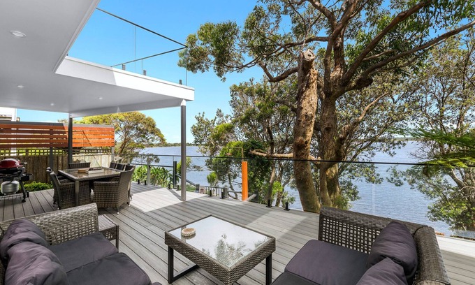 Shoalhaven Heads House | By The River: Family-Friendly Home Steps from the Beach